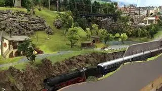 Touristikzug der Touropa mit Dampflok BR 39.