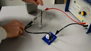Conductivity of an ionic solid and an ionic solution (N5 Chemistry)