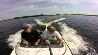 Speedboot varen op de Kaag