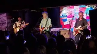 Crowded House.  Don't dream it's over @the Cavern Club