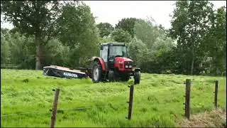 trekker is aan het maaien. POAH.
