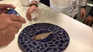 El chef &Aacute;ngel Le&oacute;n cocina con la sal en Aponiente