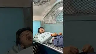 paper dene ja rha tha😭 #trainmechori #train #chori#traincomedy#newthought #travel #trainfunnyvideo