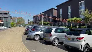 De Aalscholverlaan in Ter Aar kleurt oranje