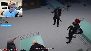 xQc tests his new mic (Context: Cop had a loud Mic)