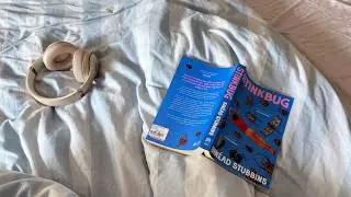 читающий видеоблог: вонючка, атмосфера и все прекрасное, что вы любите