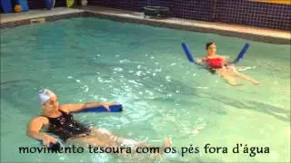 Abdominais na piscina