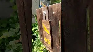 A plein air box with alterable easel and a built-in wet panel carrier, with two spaces for panels