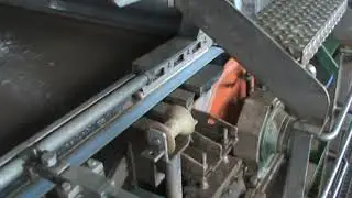 LA MESA INFERIOR DE UNA MAQUINA FOURDRINIER