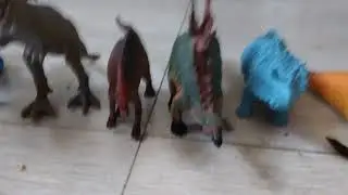 Animal living extinct size comparison toy 