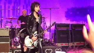 Joan Jett and The Blackhearts - 'Do You Wanna Touch Me?' @ JDCH Diamond Angel Ball (11/16/13)