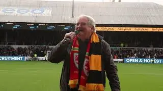 Dafydd Iwan sings Yma o Hyd LIVE at Newport County ahead of today’s kick-off!