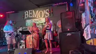 TREEHUGGER HOOTENANY @ Bemo&rsquo;s Bar - PART 2
