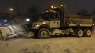 Snow Plow Action - 3 feet of snow in less than 8hrs (Chateauguay, QC) Mar. 15, 2017