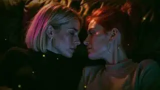 Zakochałam się w mojej nauczycielce &ndash; i ona we mnie | Romans lesbijek