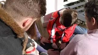 Mike Green Asks Bensten For His Autograph