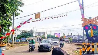 RAILROAD CROSSING | DUA PERLINTASAN KERETA API