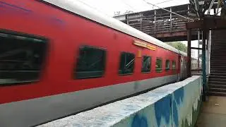 12293/Mumbai LTT - Allahabad AC Duronto Express