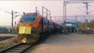 | 02603 RNI-NCJ Amrit Bharat Special arrival at VSKP with Aerodynamic Wap-5 Loco's | Indian Railways