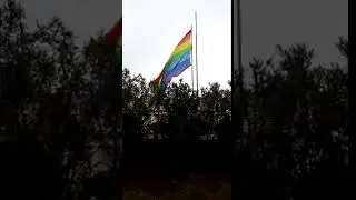 Bandera LGTB Flameando