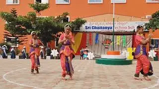 Beautiful dance by girls🌳🌼💐🌿⭐