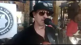 Beni solo live performance