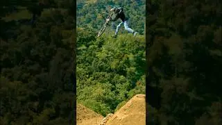 this Slow-Mo can&rsquo;t be real 🤯🔥