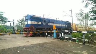 Interlock Operator Rail Gate | Medha Emu | Wdm3D Alco | Intercity Express At Level Crossing