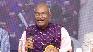 கலைமாமணி சுந்தர முருகன் அவர்கள் தலைமையில் கவியரங்கம்