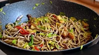 Lo mein - Noodles s povrćem i piletinom