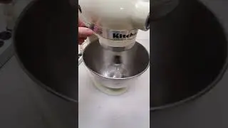 Maniac Mark's 21st Auction - Lot 242 - Vintage Hobart KitchenAid Ivory Mixer