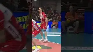 🤯 The luckiest ace ever !🎥 VBTV #volley #volleyball #superlega #palavollo #haikyuu #volleyballworld