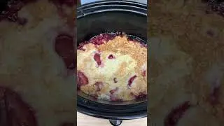 Crockpot Strawberry Shortcake Cobbler! 🤤