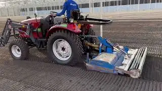 Electric compact tractor at work inside the greenhouse. Knegt, 100% electric tractors.