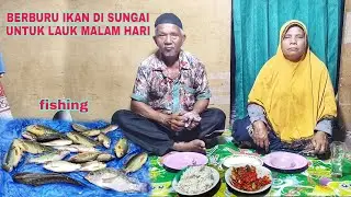BERBURU IKAN DI SUNGAI UNTUK LAUK MALAM HARI.