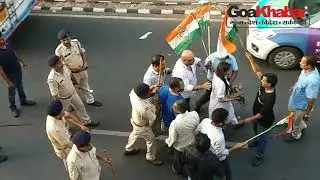 BJP & Congress workers scuffle during BJP&rsquo;s protest march in Panaji*
