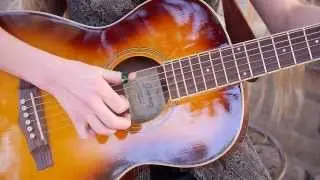 14 Year Old Amaya Rose, Sings and Plays: Bang Bang, Cover (Italian Version)