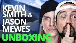 Kevin Smith and Jason Mewes  Unbox The Batman Box From World's Finest: The Collection