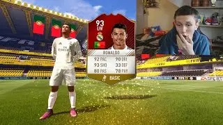 OMFG RED RONALDO IN A PACK!!! - (FIFA 17 Pack Opening Mobile)