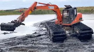 Heking Amphibious Excavator Working in Wetlands
