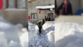 Karla m&uuml;cadelede g&uuml;l&uuml;mseten anlar