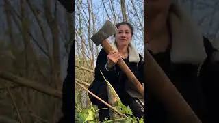 Axe with good steel temper is strong and durable #choppingwood #axe #blacksmith #farm tool#wood