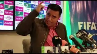 &iexcl;El momento m&aacute;s tenso de la rueda de prensa de C&eacute;sar Far&iacute;as en La Paz!