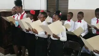 La chorale de la classe enfantine  de l'église Adventiste Béthanie de pétion-ville