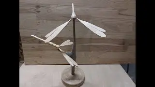 Coppia di libellule in equilibrio  - Two balanced dragonflies