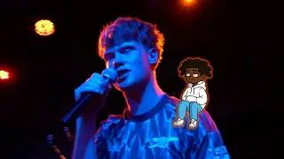 Finn Askew - 16 dogs (Live Performance)