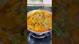 Desi murgir / chicken er laal jhol 💕- one of our favourite delicacy 💕