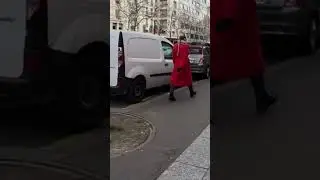 What are people of Paris wearing today: Parisian Style