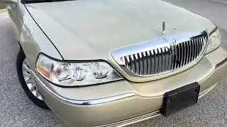 2004 Lincoln Town Car Signature Edition | Super Clean Luxury Sedan!