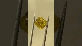 Выращенный бриллиант ДИАТОН Радиант Fancy Vivid Yellow 2.25 ct VS2 ( 22Y0623 )